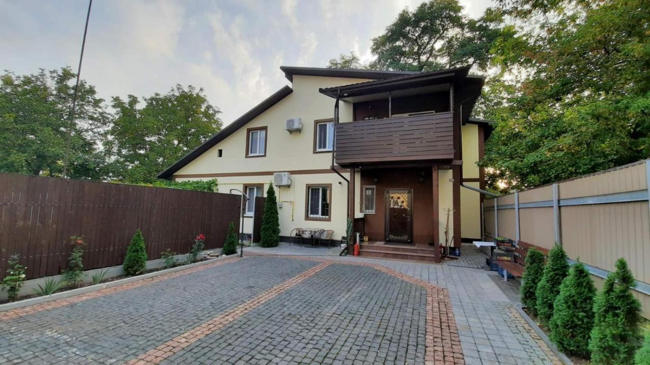 Life House Berezan Hotel Buitenkant foto